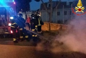 Civitavecchia - Lo scooter in fiamme