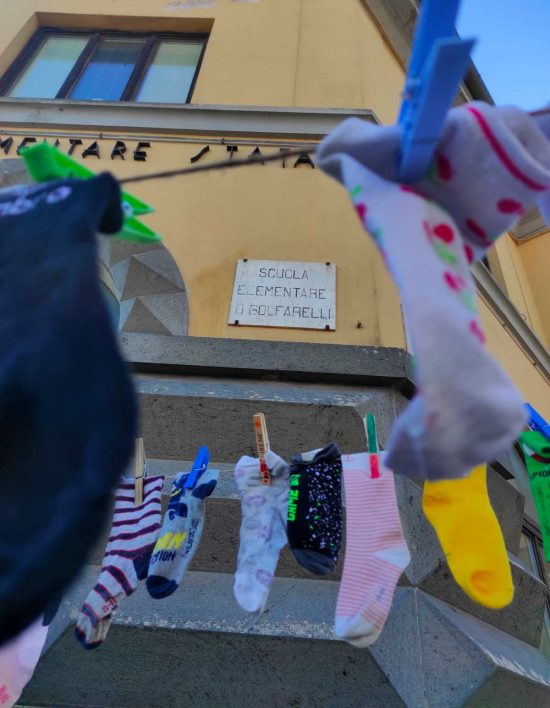 Montefiascone - La scuola Golfarelli celebra la giornata dei calzini spaiati