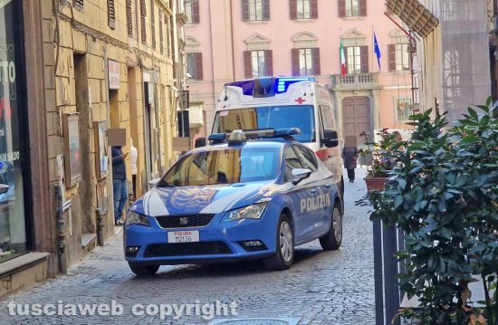 Viterbo - Polizia e 118 in via Roma