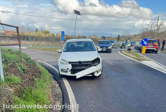 Nepi - Scontro auto-moto all'incrocio tra Sutrina e Cimina