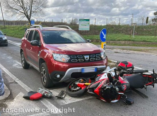 Nepi - Scontro auto-moto all'incrocio tra Sutrina e Cimina