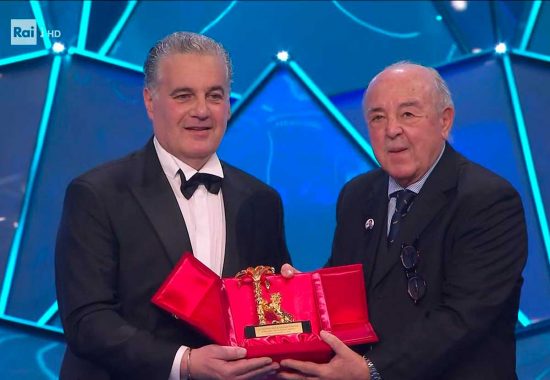 Sanremo - Pippo Banestrieri, direttore del palco e organizzatore del festival riceve il premio Città di Sanremo