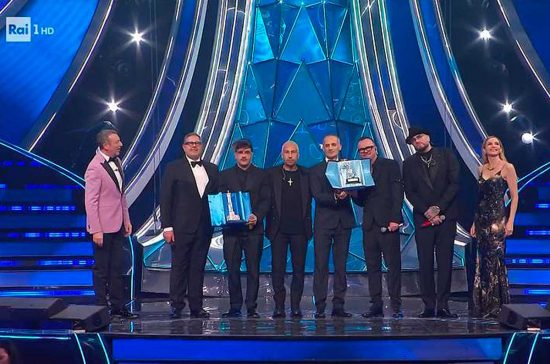 Sanremo - Geolier vince la serata Cover - Con lui Gué, Luché e Gigi d'Alessio