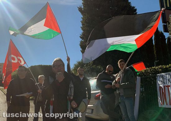 Viterbo - Presidio Pro Palestina davanti al McDonald's di Valle Faul
