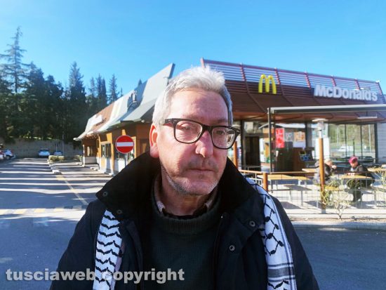 Viterbo - Presidio Pro Palestina davanti al McDonald's di Valle Faul - Roberto Rotondi di Tuscia in Lotta
