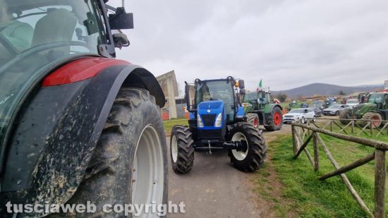Vetralla - Agricoltori in protesta, trattori in marcia verso Roma