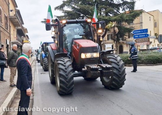 Vetralla - Agricoltori in protesta, trattori in marcia verso Roma