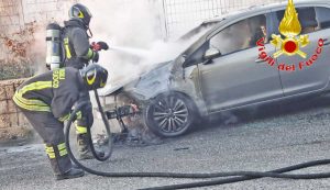 Civitavecchia - L'incendio all'auto del consigliere comunale Iacomelli