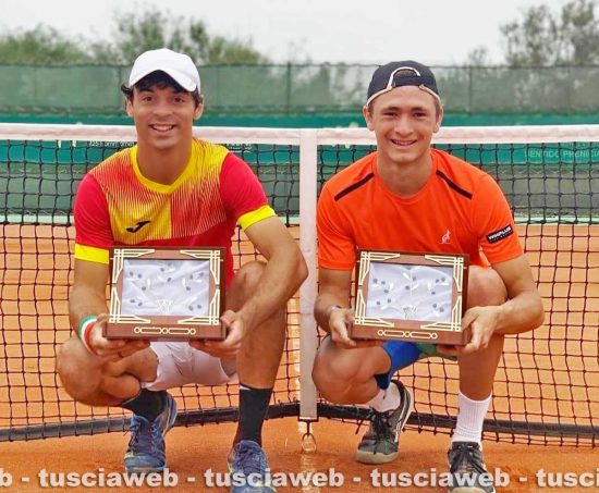 Civitavecchia - Il tennista Simone Agostini con Gianluca Cadenasso
