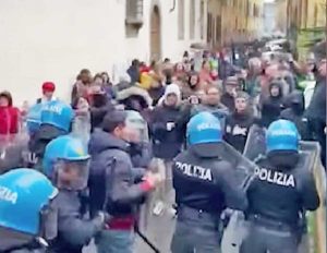 Pisa - Le cariche della polizia