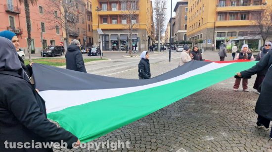 Viterbo - Manifestazione pro Palestina a piazza del Sacrario