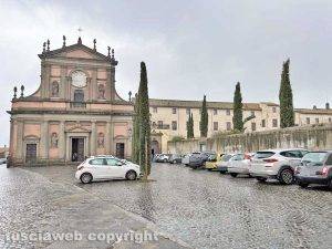 Viterbo - L’area pedonale di piazza della Trinità