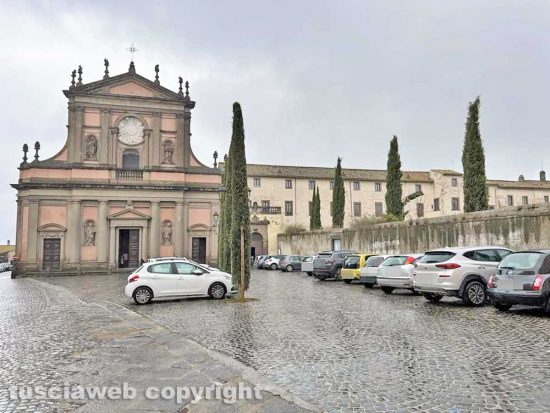 Viterbo - L’area pedonale di piazza della Trinità