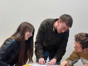 Gli studenti lavorano a "Digiti. Rivista manoscritta"