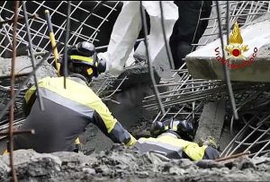 Crollo Firenze - Vigili del fuoco al lavoro