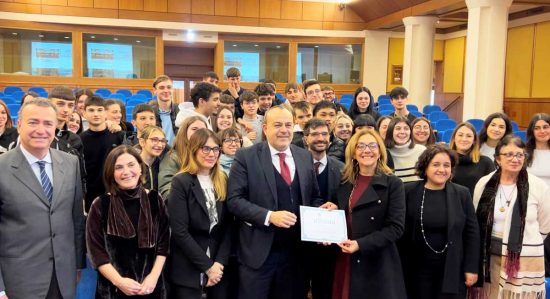 Roma - Antonello Aurigemma con gli studenti del Cardarelli di Tarquinia in visita al consiglio della regione Lazio
