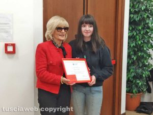 Civitavecchia - Il premio per il Manifesto - Una delle ragazze premiate