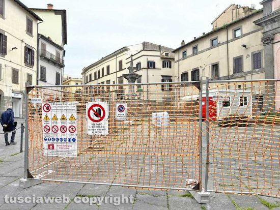 Viterbo - Il cantiere di piazza Fontana grande