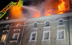 Londra - Incendio in un quartiere chic