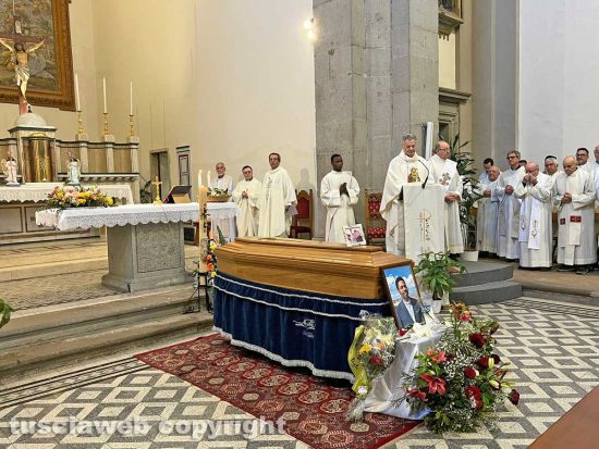 Viterbo - I funerali di Elvis Chima Nwankwo 