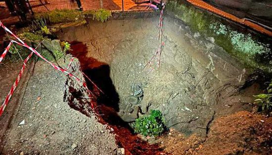 Voragine in strada a Gavirate