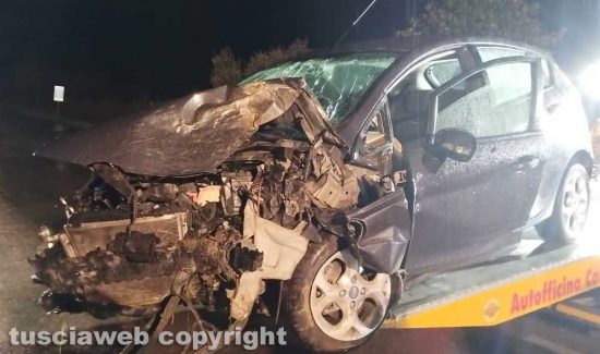 Capodimonte - Auto contro muro sulla Verentana