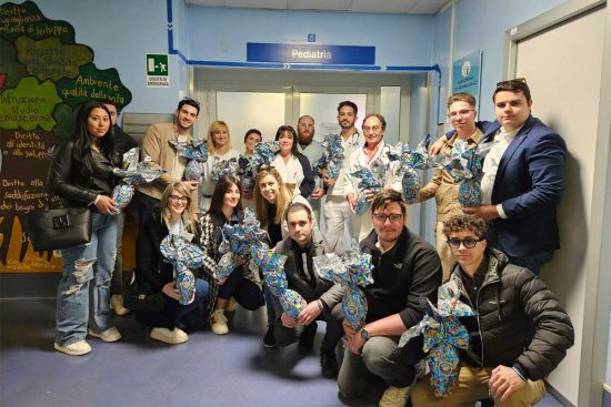 Viterbo - Forza Italia giovani dona uova di Pasqua a Belcolle e Sacra Famiglia