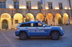 Viterbo - La polizia a piazza del Comune