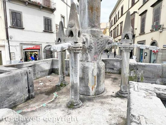 Viterbo - Il degrado di Fontana grande