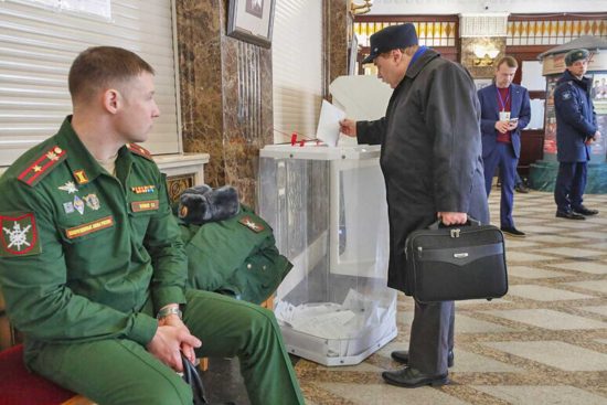 Un seggio elettorale a Kiev