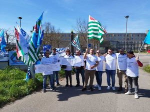 Viterbo - Mammagialla - La protesta fuori dal carcere