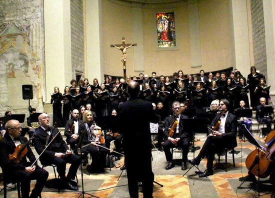 Coro e orchestra del concerto di Pasqua 2024, organizzato dall’associazione XXI secolo nella chiesa della Verità