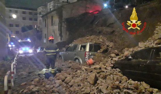 Roma - Crolla muro a Trastevere