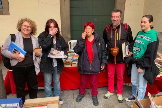 Viterbo - Pizza di Pasqua sotto i portici per i lettori collezionisti e i turisti
