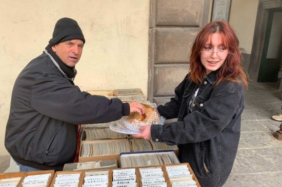 Viterbo - Pizza di Pasqua sotto i portici per i lettori collezionisti e i turisti