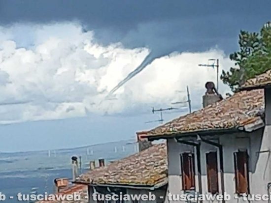 Viterbo - Inizio di tromba d'aria