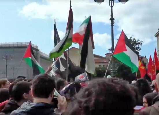 Pisa - Manifestanti pro Palestina in corteo