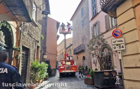 Viterbo - L'intervento dei vigili del fuoco in via La Fontaine
