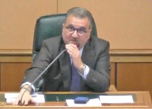Enrico Panunzi presiede la seduta di consiglio regionale