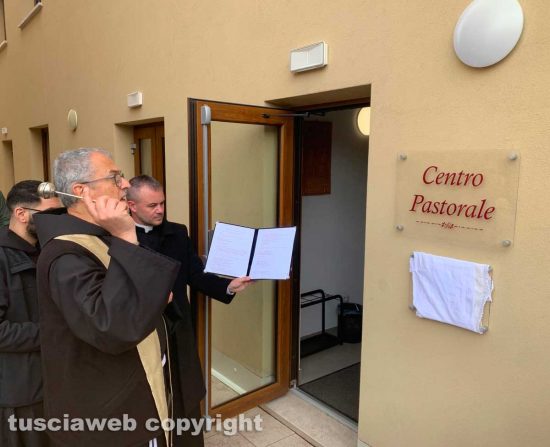 Viterbo - L'inaugurazione della Casa per i giovani - La benedizione di frate Massimo Fusarelli