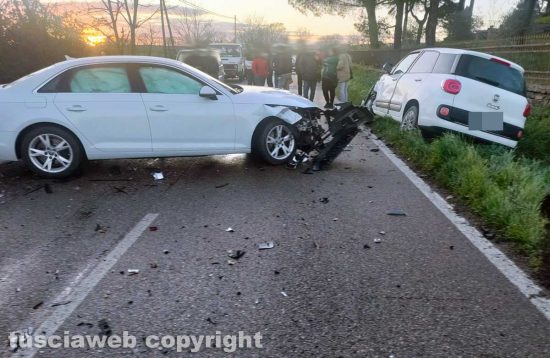 Viterbo - Maxitamponamento in strada Ombrone