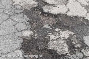 Vetralla - Buche in via Foro Cassio