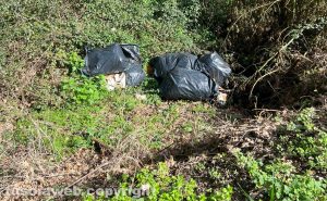 Discarica a cielo aperto a Grotte Santo Stefano