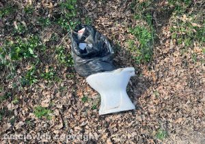Discarica a cielo aperto a Grotte Santo Stefano