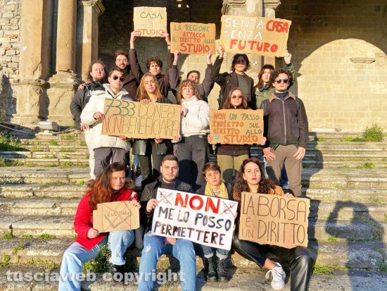 Viterbo - La protesta di PerCorso contro la mancata copertura delle borse di studio