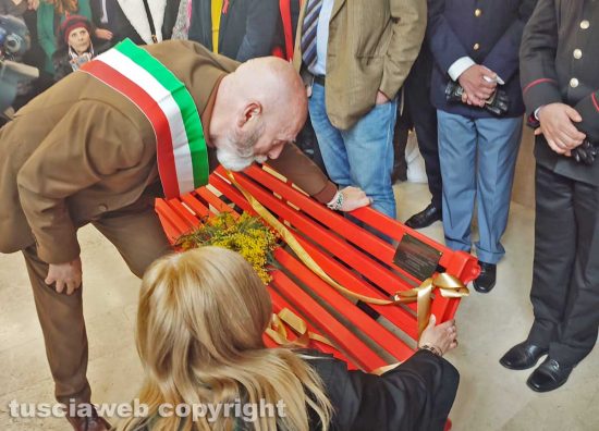 Civitavecchia - L'inaugurazione della panchina in tribunale