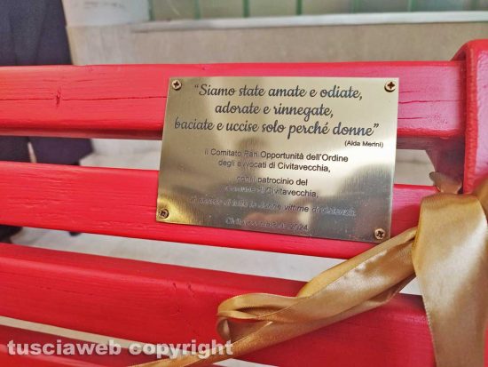 Civitavecchia - L'inaugurazione della panchina in tribunale