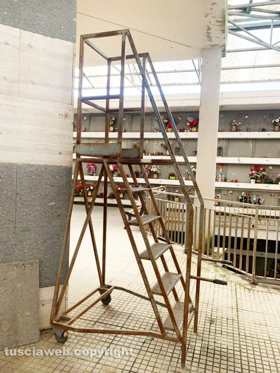 Viterbo - Degrado al cimitero San Lazzaro - Il primo blocco dei complessi nuovi 