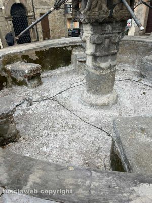 Viterbo - La fontana di Pianoscarano nel degrado