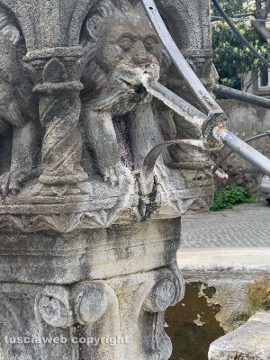 Viterbo - La fontana di Pianoscarano nel degrado